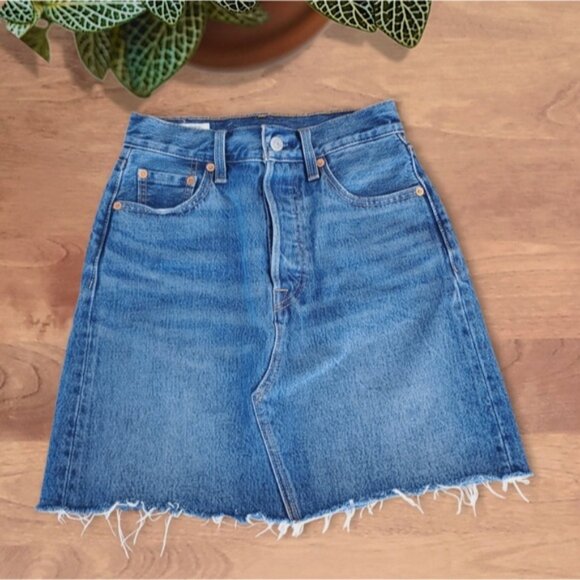 Rare LEVI's Classic Blue Ribcage V Yoke Frayed Skirt - Picture 3 of 14